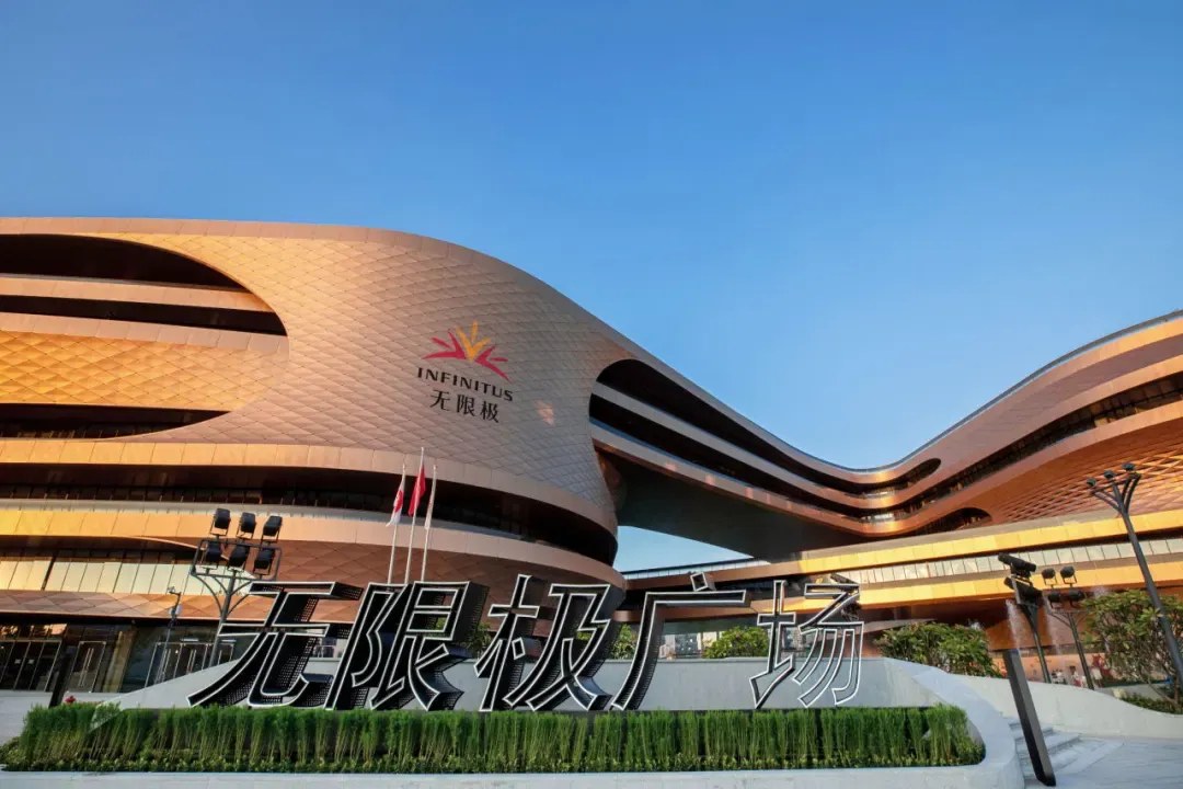 Chuyến tham quan văn phòng mới của Pinger: Nơi các tấm panel tự phát triển định nghĩa lại không gian làm việc hiện đại