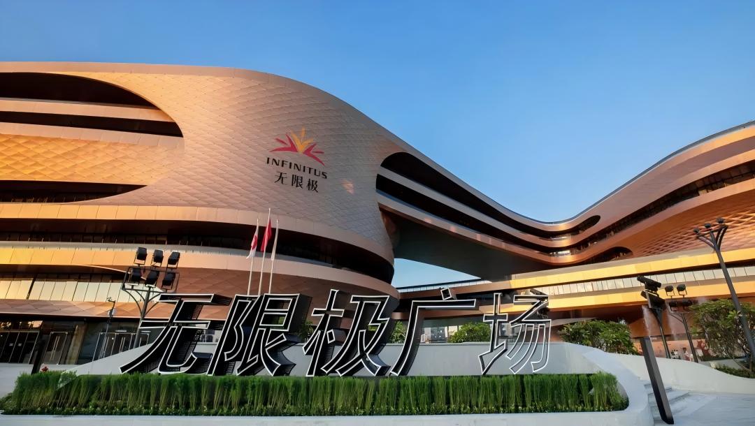 Chuyến tham quan văn phòng mới của Pinger: Nơi các tấm panel tự phát triển định nghĩa lại không gian làm việc hiện đại